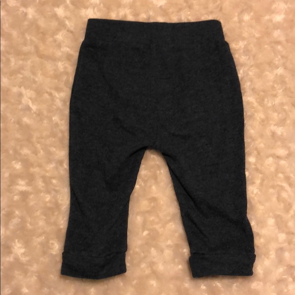 Old Navy Baby pants 6-12 months - Picture 4 of 5